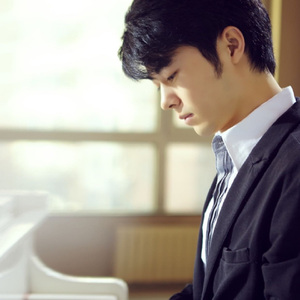 14岁女孩光溜溜身子
